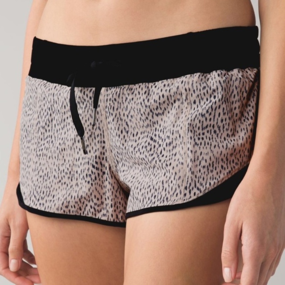 lululemon athletica Black Waist Beige Leopard Print Run Shorts